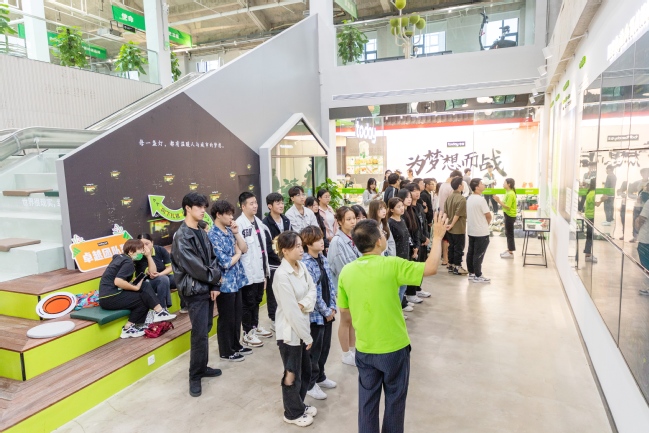 商學院學子探訪Today夢工廠 沉浸式體驗企業文化，激發成長新動能