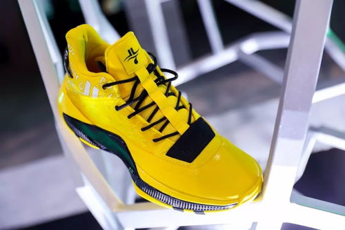 廣州SneakerCon驚現(xiàn)“神鞋”！球鞋愛(ài)好者上演排隊(duì)圍觀熱潮